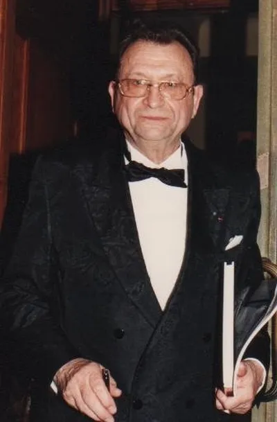 Piéplu, Claude